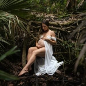 Pregnant woman relaxing during a professional prenatal massage at Uhaina Home massage in Saint Martin SXM.