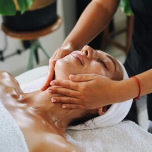 Esthetician applying a hydrating face mask during a classic facial treatment at Uhaina Home massage in Saint Martin SXM.